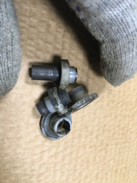 Втулки кулисы МКПП JB3 Митсубиси Каризма с мотором 1.6