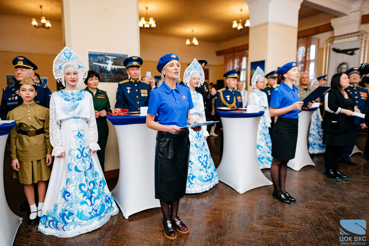 В Центральном офицерском клубе ВКС более 100 ребят принесли клятву юнармейца