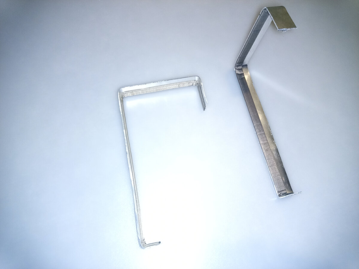 Кронштейны для крепления плат.