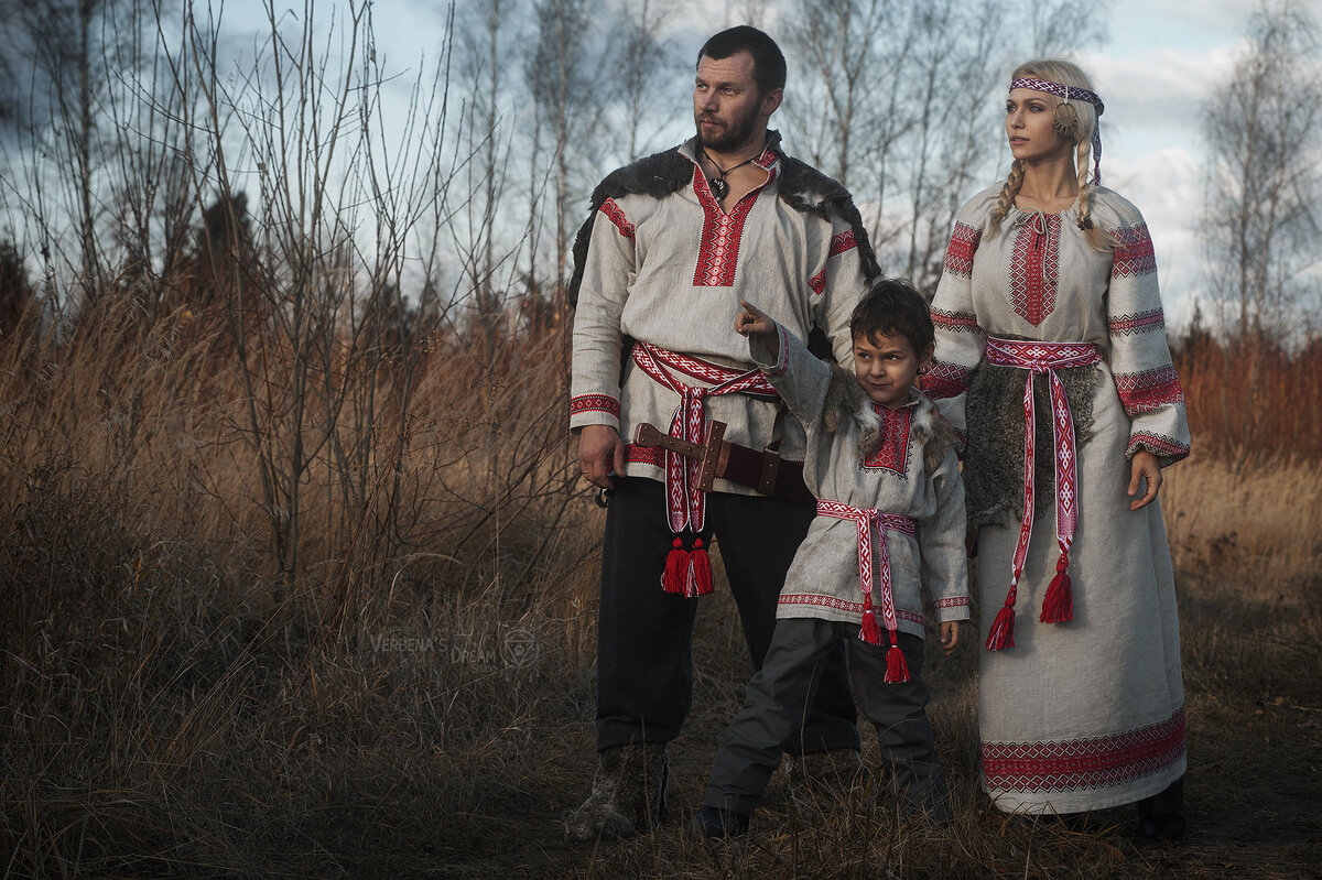 Славянские национальности. Фотосессия в Славянском стиле. Славянский костюм женский. Славянская народная одежда. Славянский традиционный костюм.