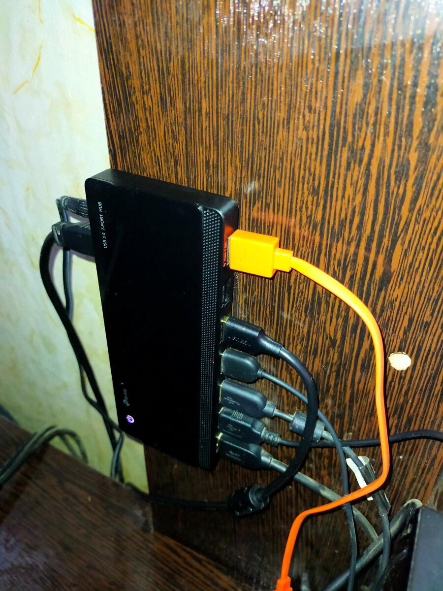 TP-LINK UH700