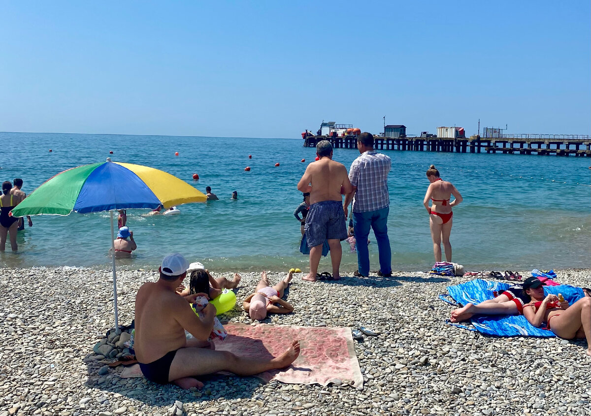 Сколько стоят пляжи в геленджике. Море курорт. Черное море. Голубая бухта поселок.