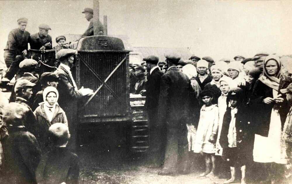 В 1930 х гг были. Колхоз Башкортостан 30е гг. Колхоз в СССР В 30-Е годы. Колхозы 1930 годы. Колхоз 1930 коллективизация.