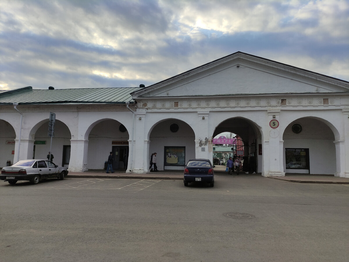 Вот здесь и находится знаменитая Сырная Биржа