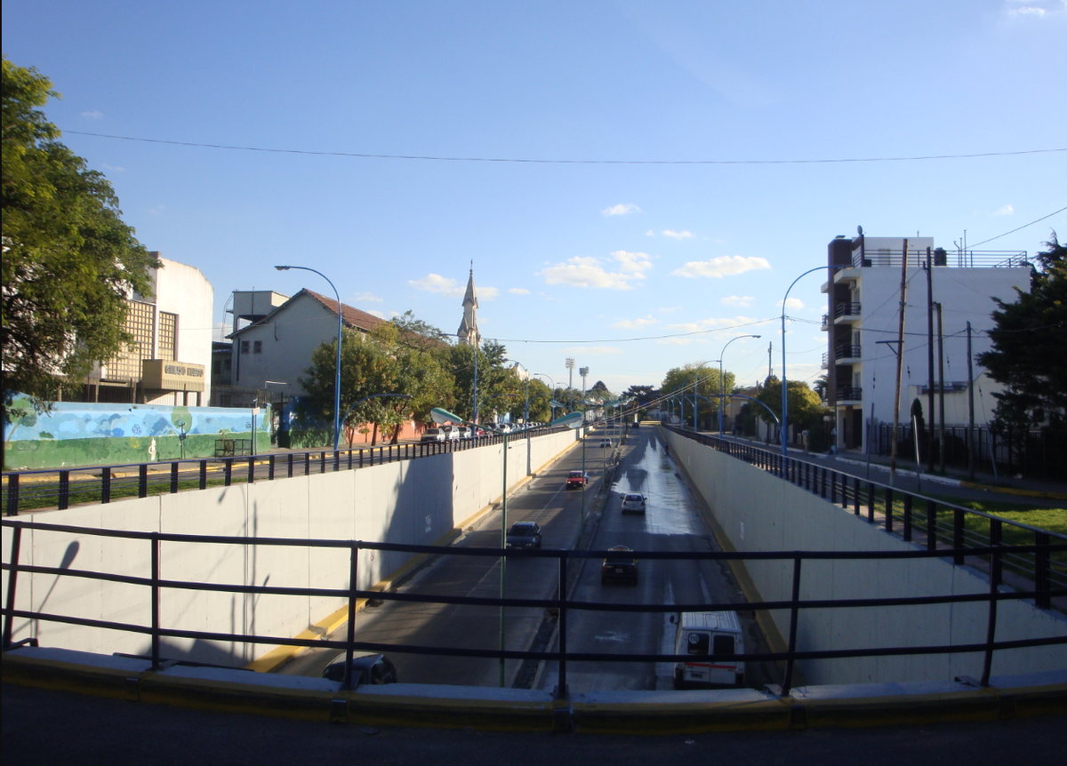 Темперлей можно назвать «английским» городом Аргентины. Переселенцы из Англии прибыли сюда ещё в давние времена. 