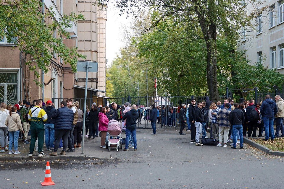     Льготы могут коснуться единоразовых выплат, кредитных каникул и трудовых гарантий для призванных на военную службу  REUTERS