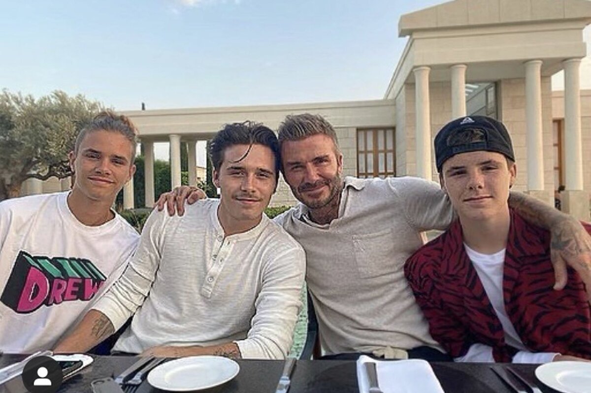     Бруклин Бекхэм заявил, что отец довел его до психического расстройства