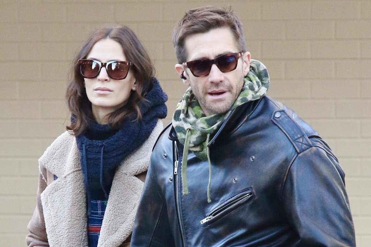     «Помолодел рядом с Жанной»: Джейка Джилленхола с молодой возлюбленной поймали папарацци