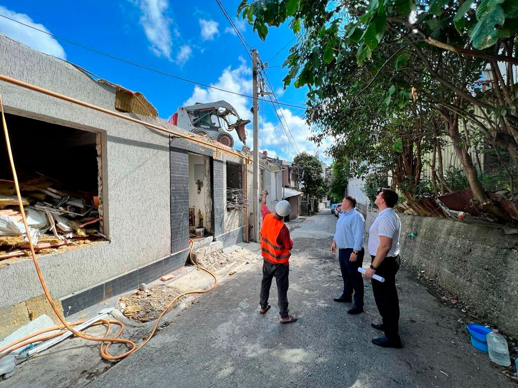 объекты сноса в сочи. сносят дома в сочи. объекты сноса в сочи. в сочи снесли 6 этажей. пермская галерея стройка.