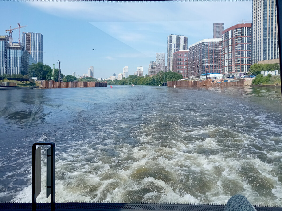 Вниз по Москве реке