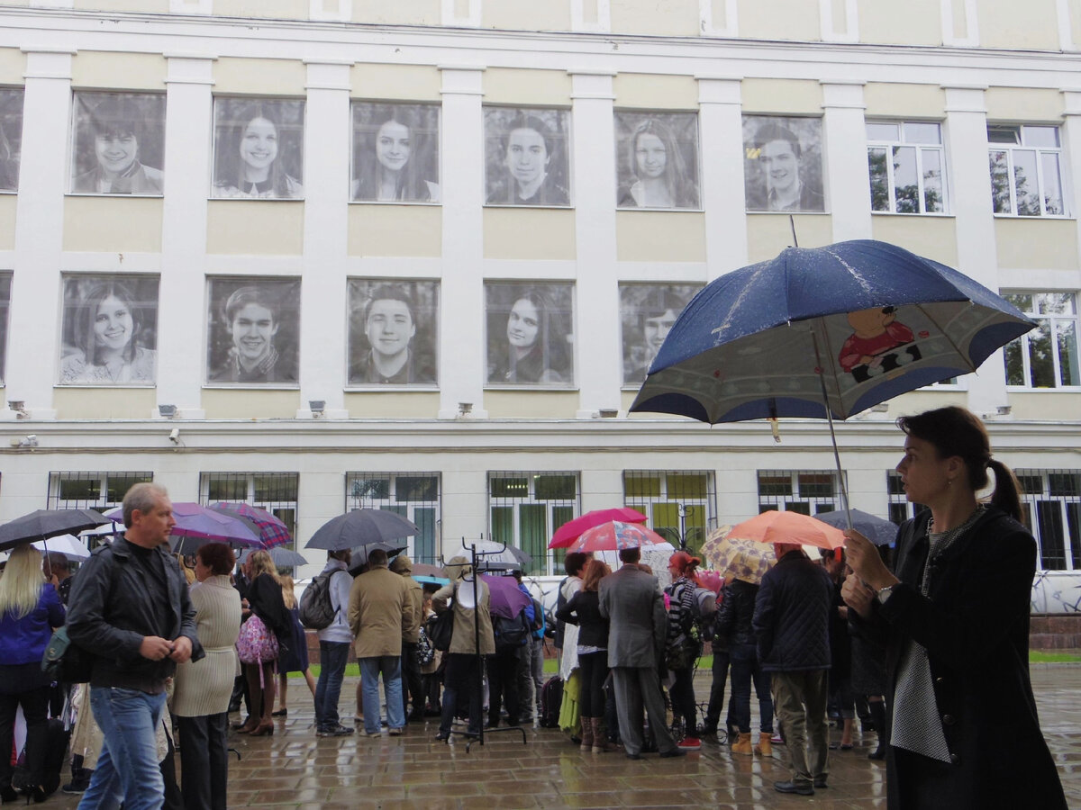 9 лет назад я была очень в процессе. И любимый зонт на фото)