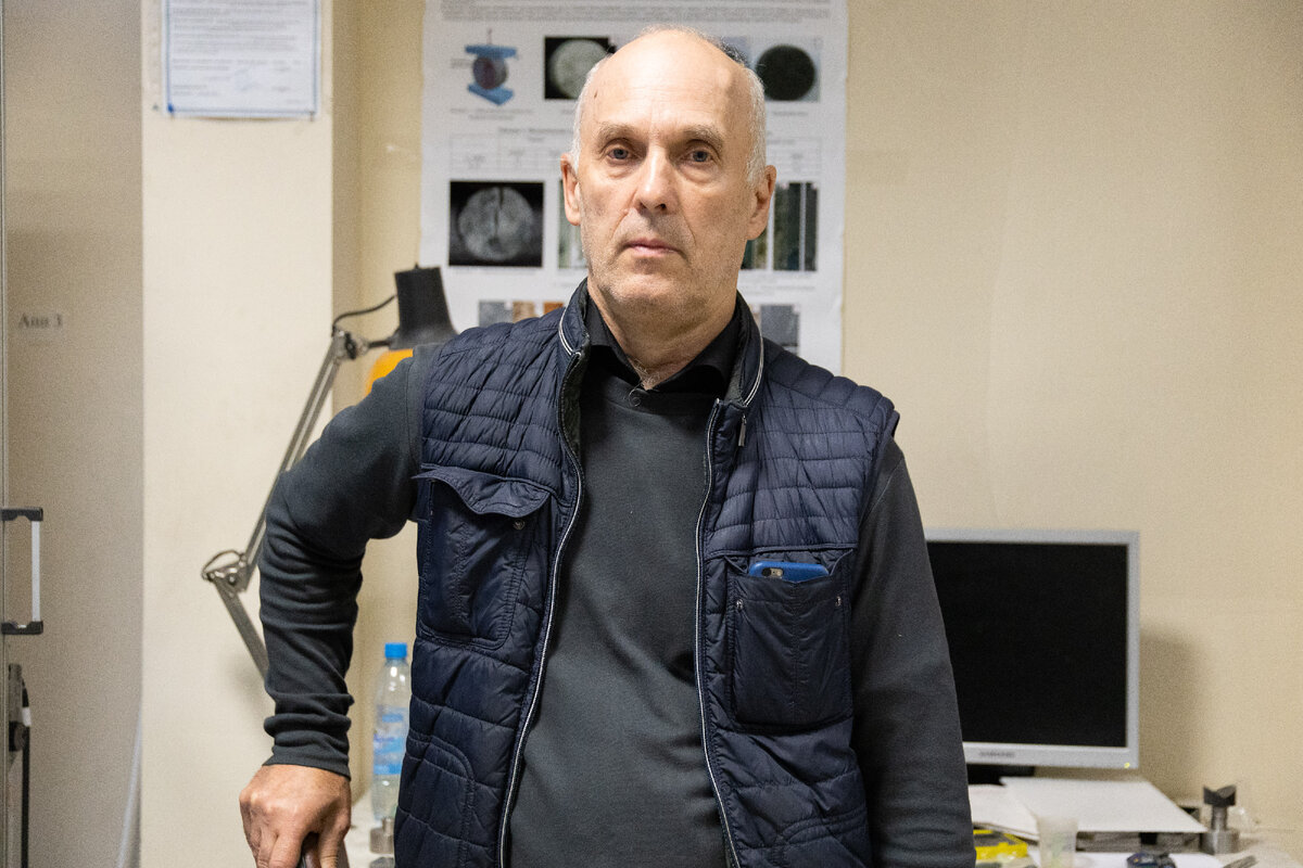 Петр Панфилов с коллегами установили, толщина скорлупы постоянна практически на всех участках яйца. Фото: Родион Нарудинов.