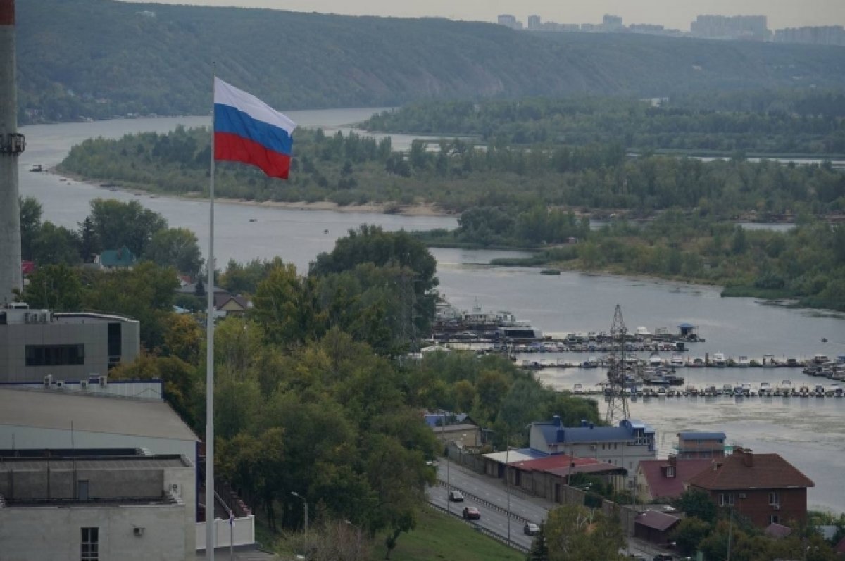    Самый высокий в Приволжье Флаг РФ поднят на территории Самара