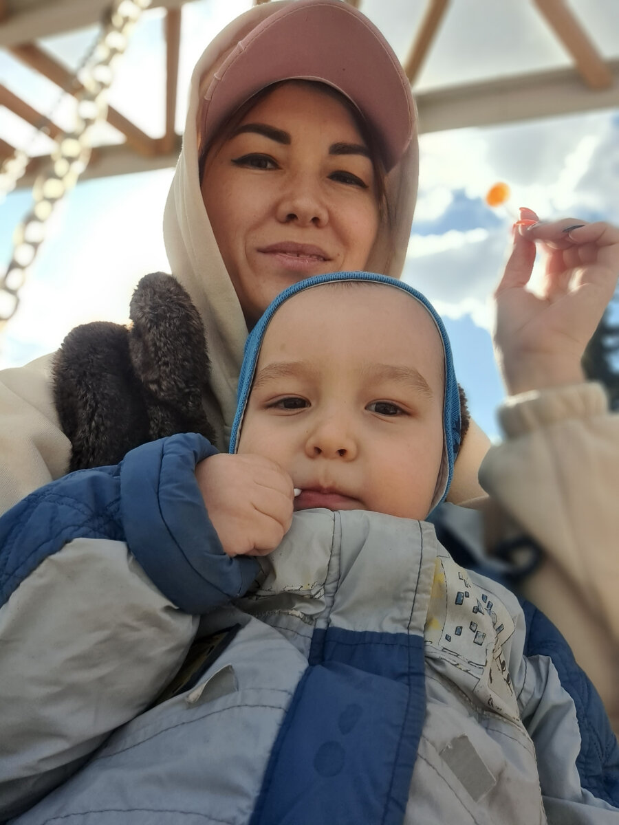 Он катается на качелях только со мной, но на горках катается уже сам, прогресс, но всегда ждёт чтобы стояла внизу и страховала его 