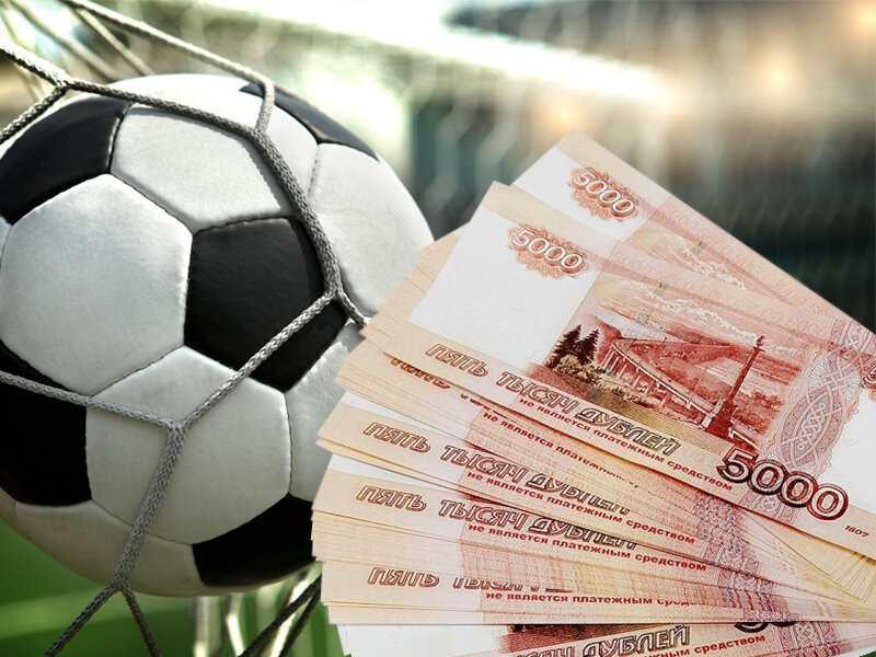    Заработная плата у футболистов складывается из нескольких составляющих: зарплата, премиальные и различные бонусы.