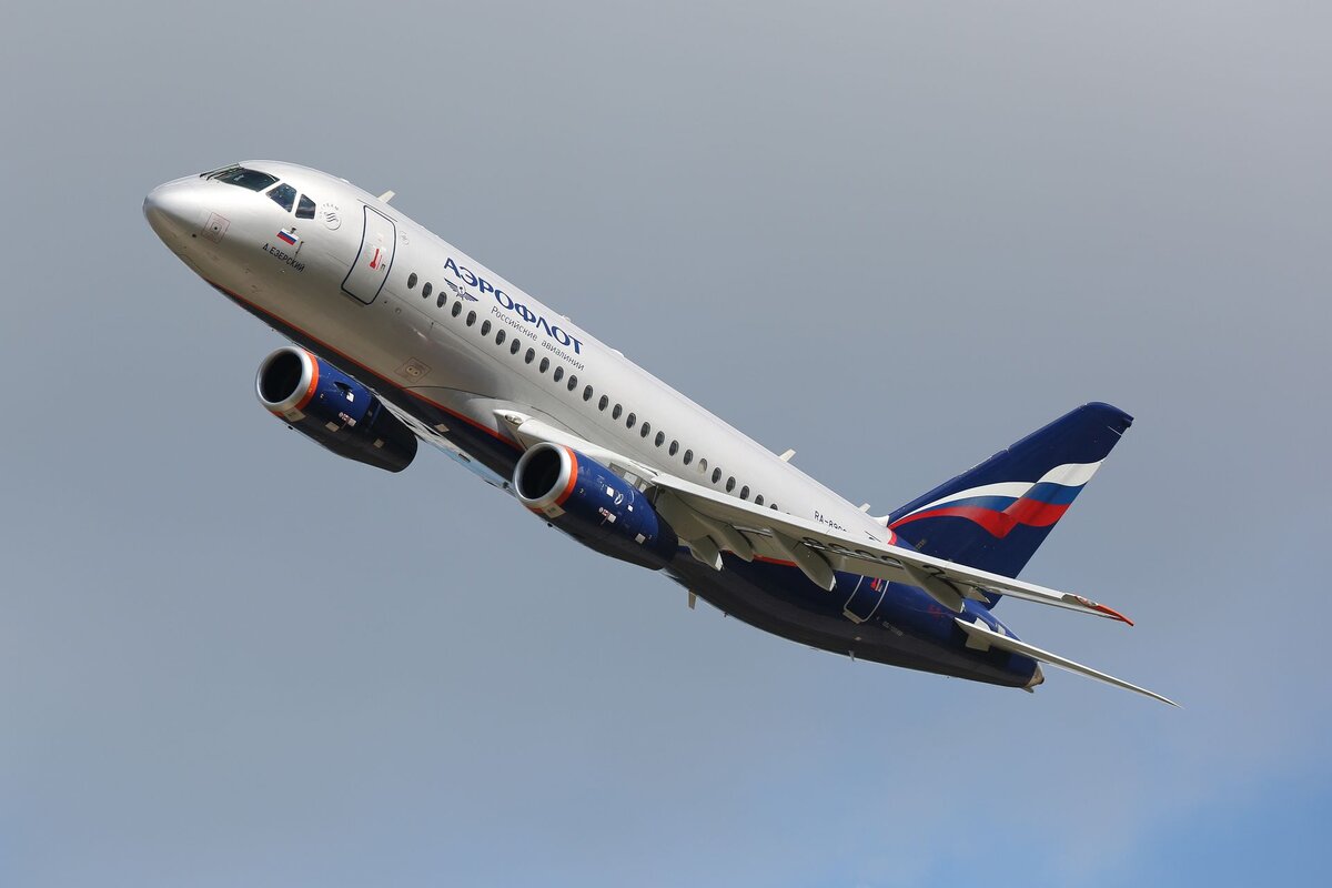 При в полтора раза меньшей вместимости Sukhoi Superjet 100 будет иметь сходные операционные затраты - и может конкурировать с Airbus A220 только ценой, которая должна быть кратно ниже