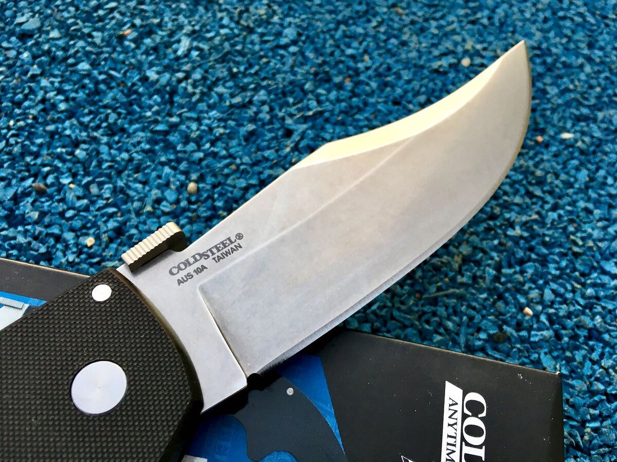 Клинок Espada изготовлен из AUS10A