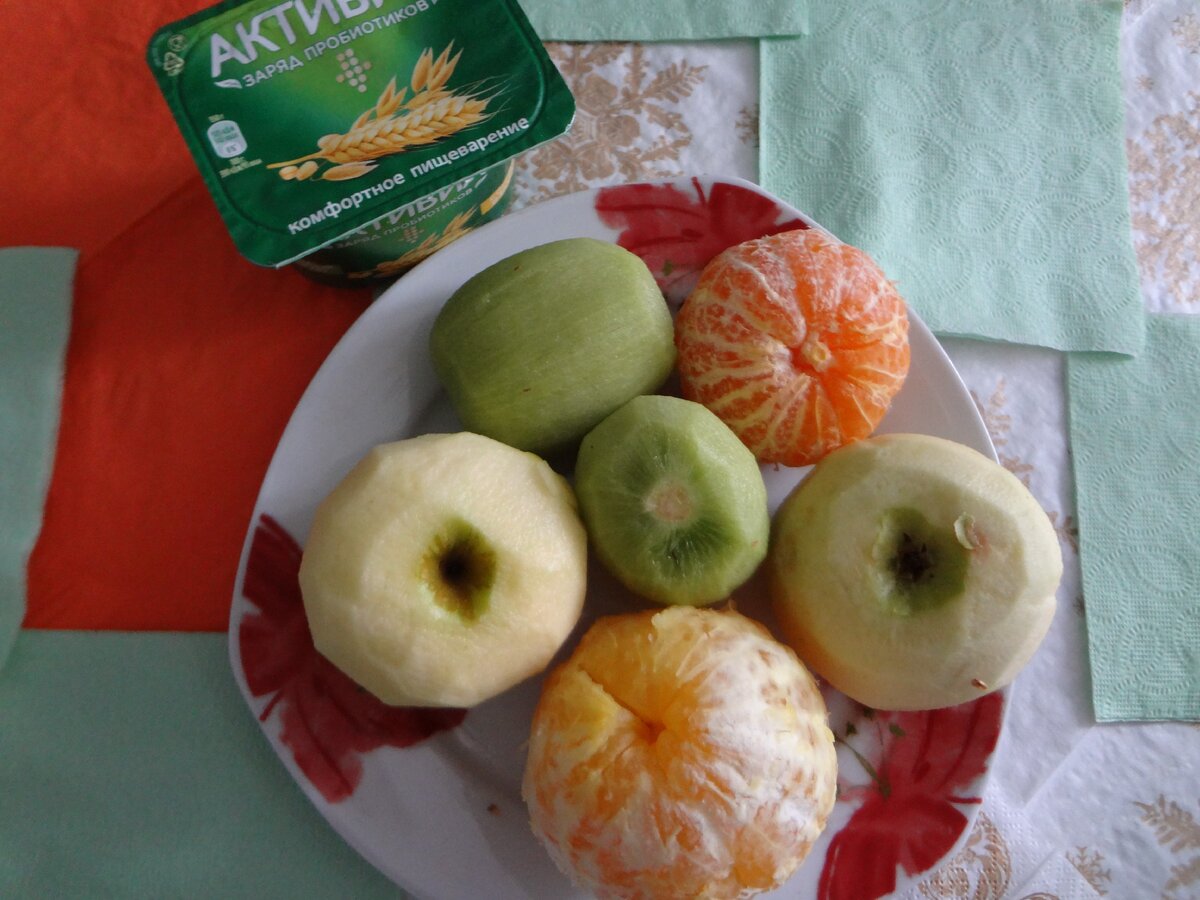 фрукты и йогурт - отличное сочетание