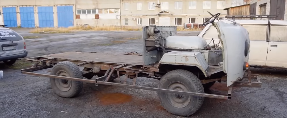 Мужики построили дерявянный дом на базе Уазика, вот что у них получилось