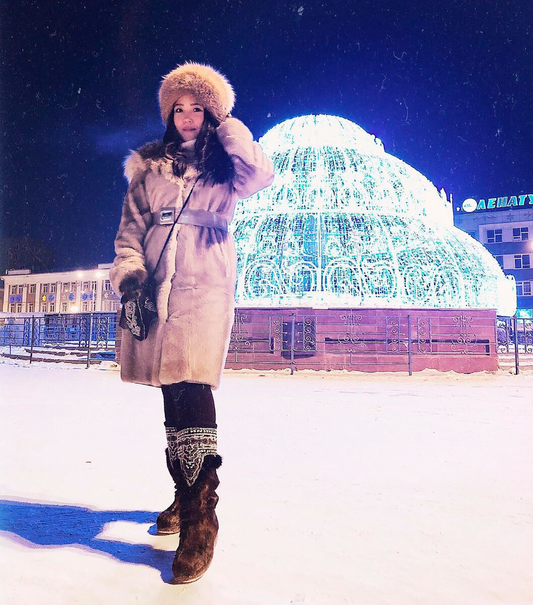 Девушка в унтах
