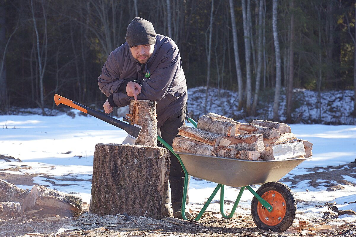 Колю дрова на этой колоде легко!