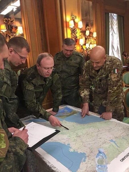 -"Где тут у вас выпускные, говоришь?"