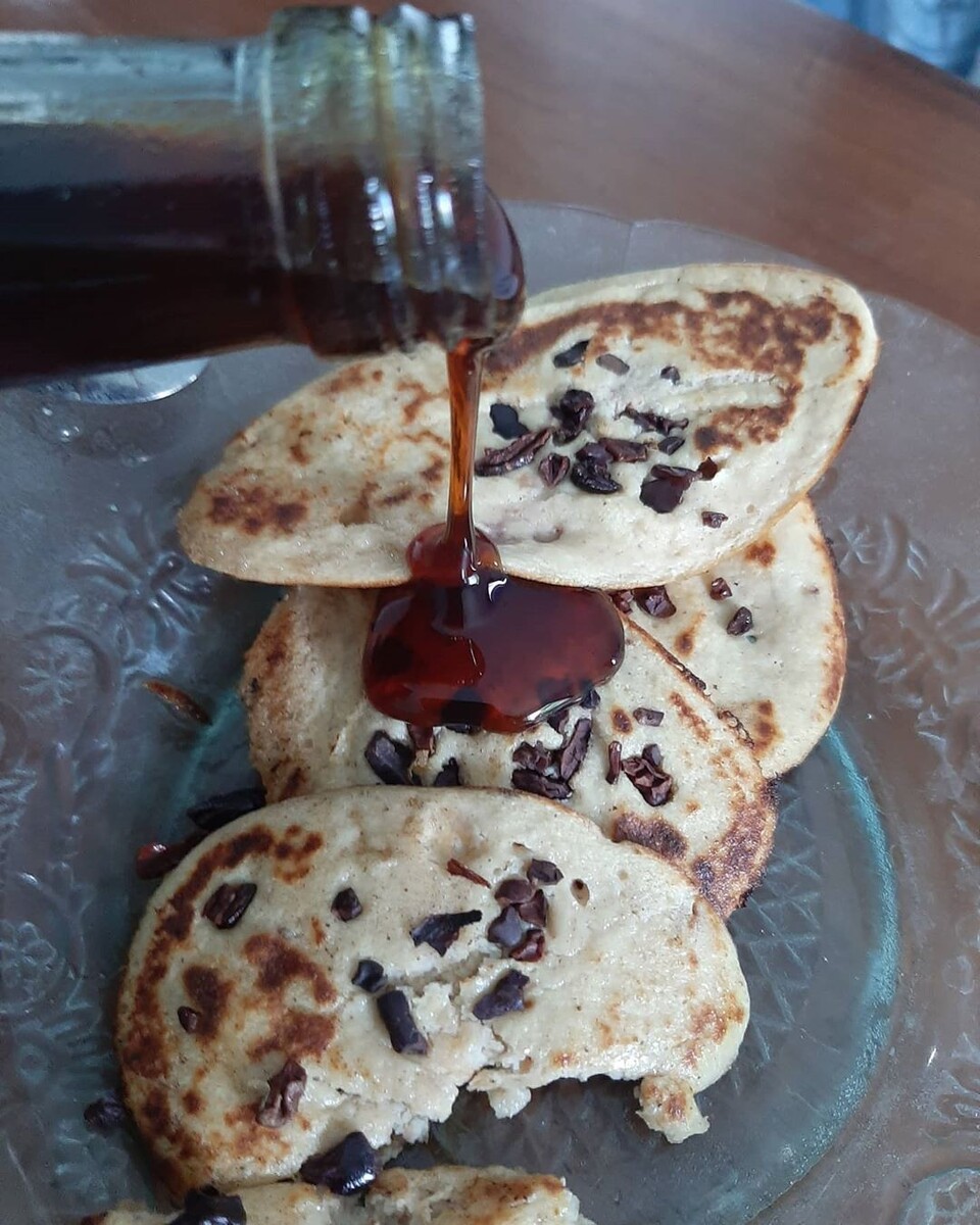 поливаю их сырым мёдом. Приём пищи перед тренировкой(!). Но просто так, так питаться вредно.