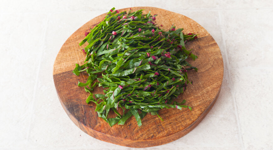 Осетинский пирог со свекольной ботвой. Начинки из свекольной ботвы. Начинки из свекольной ботвы. Листья свеклы для салата. Начинки из свекольной ботвы.