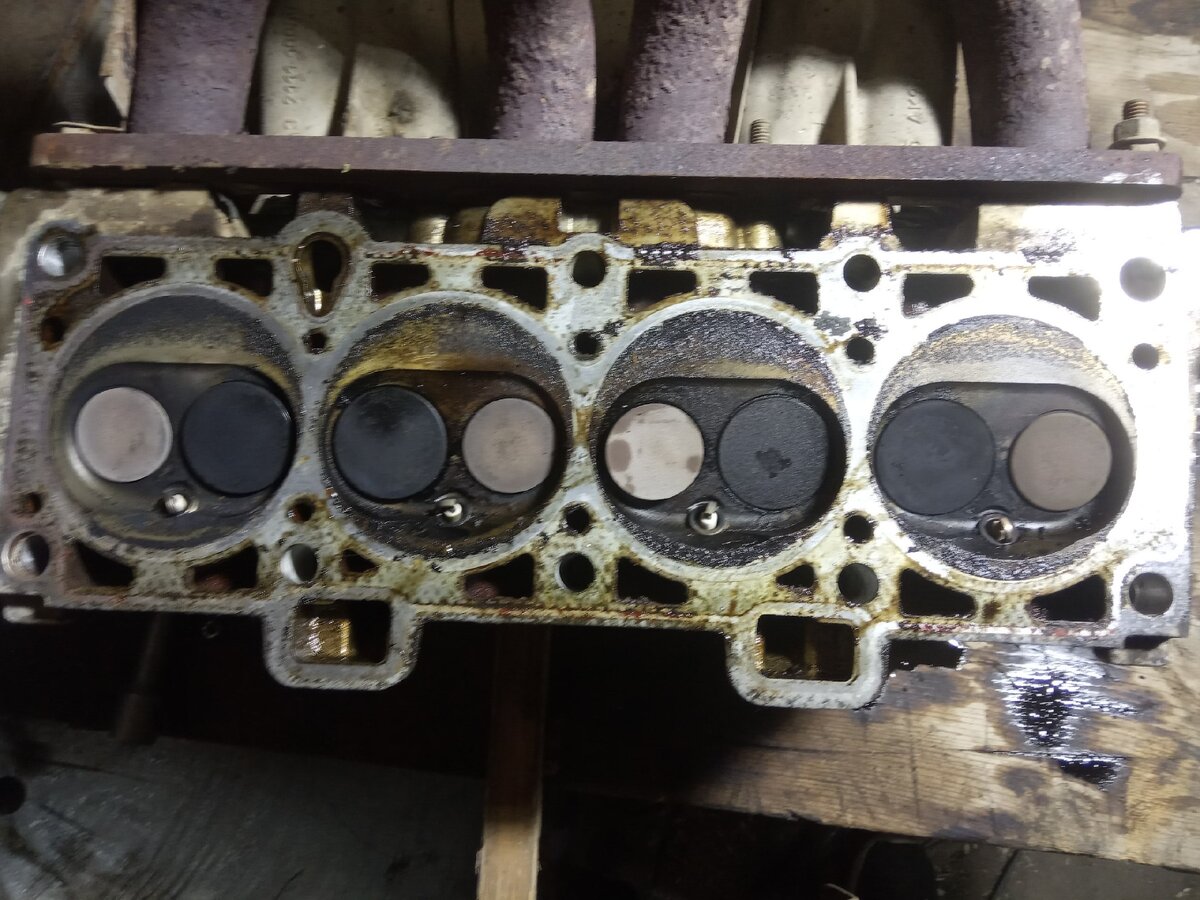 Визуально всё нормально, клапана не треснули