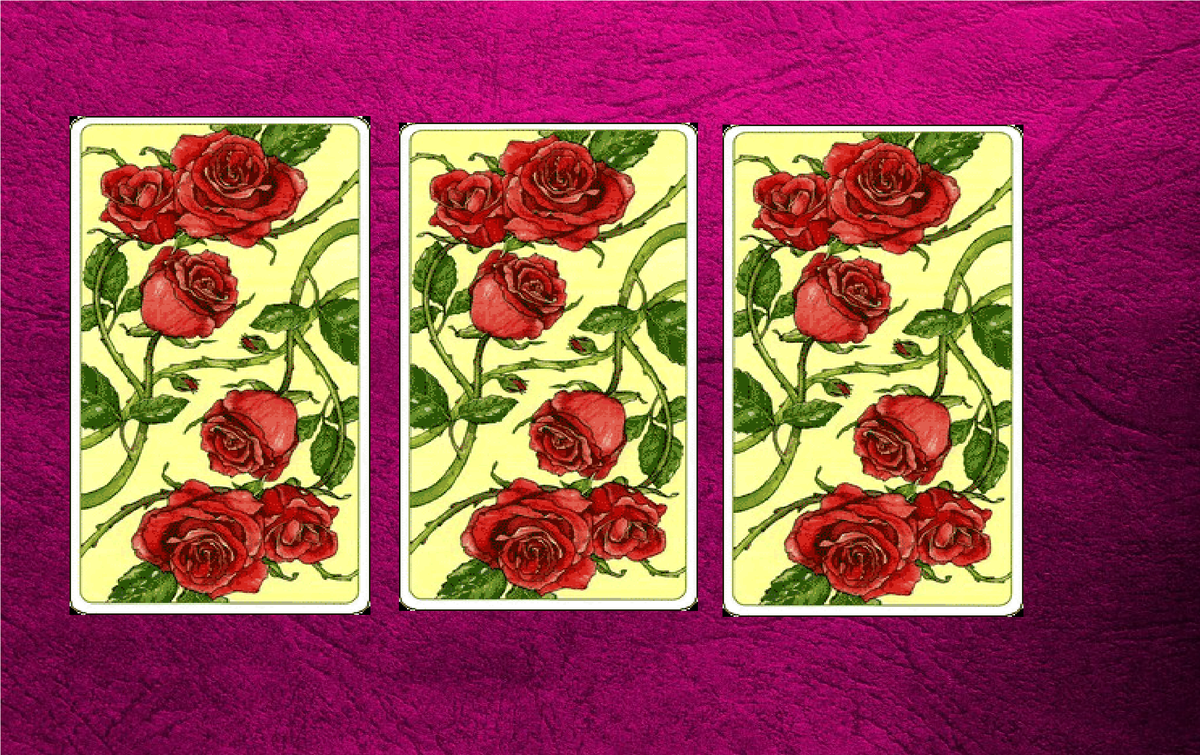 Слева 1, в центре 2, справа 3. Романтическое таро. Фото автора.