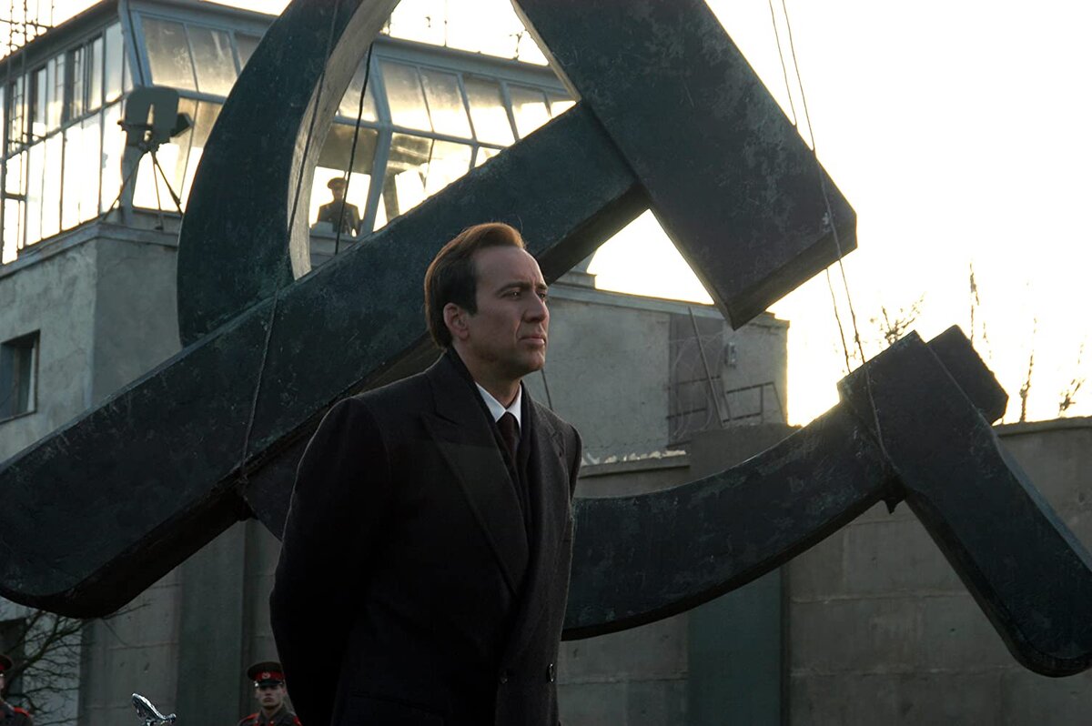 Кадр из фильма "Оружейный барон", 2005 г.