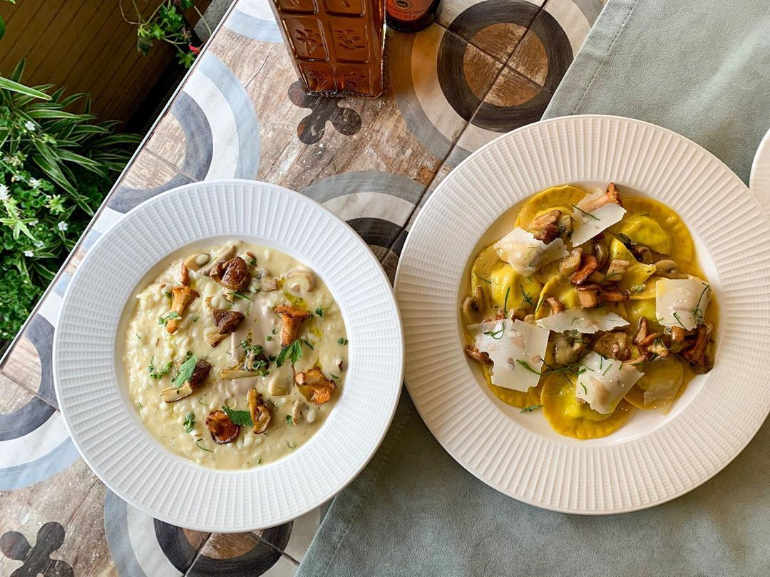 Грибное ризотто и домашние равиоли с видом на Пушкинскую площадь - отличный план! 