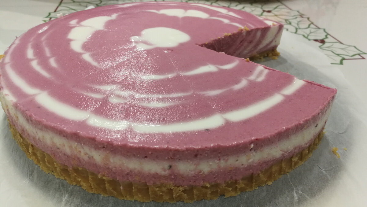 Готовый смородиновый чизкейк