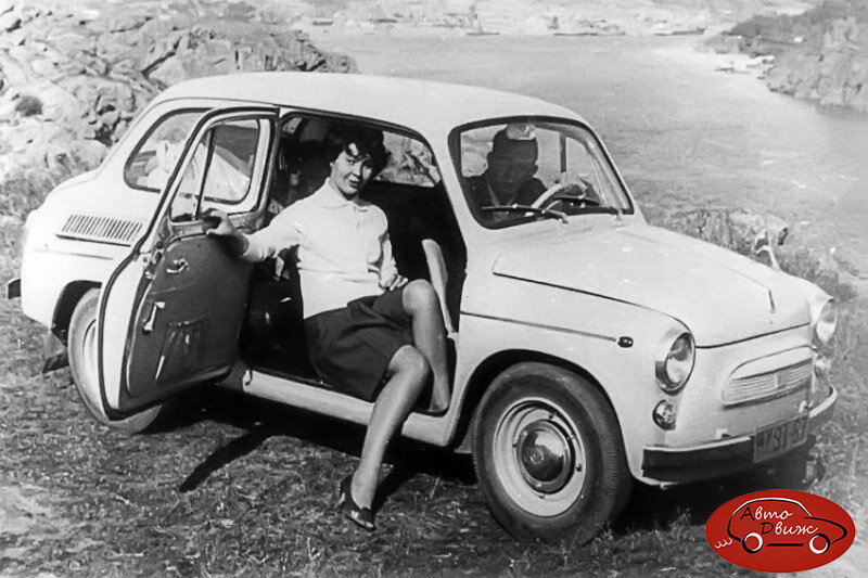 Хм, интересно, откуда у них экспортный ЗАЗ-695АЭ «Jalta»?