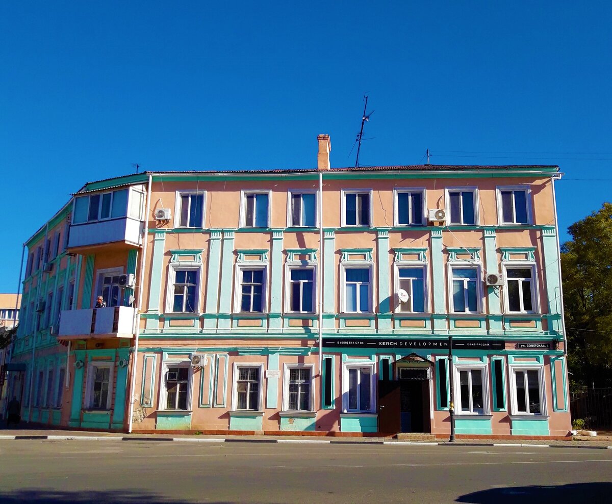 Прогулка по городу-герою Керчи, старые здания, парк и набережная