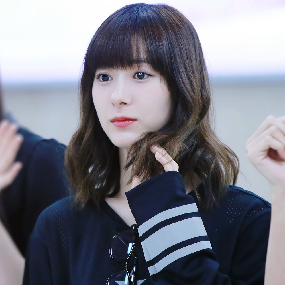 Икута Эрина. Родилась 7 июля 1997 года. Захотела стать частью Morning Musume из-за любви к одной из бывших участниц коллектива — Ниигаке Рисе. До этого немного подрабатывала моделью. Сейчас девушка активно развивает карьеру вне группы — она занимается гольфом, участвует в турнирах, ведет программу на ТВ, а в этом году основала свой брэнд, под которым будет выпускать олежду для гольфа. 