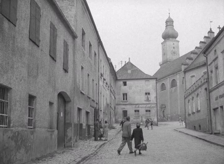 В фильме город не назван, но съёмки проходили в баварском городе Кам, а похожая история разворачивалась в городе Бад-Тёльц