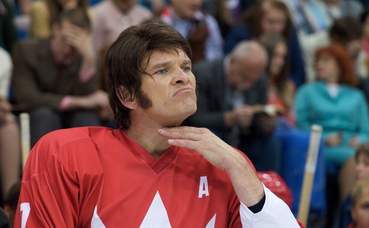 Немецкий актёр Гетц Отто в образе Канадского хоккеиста Фила Эспозито