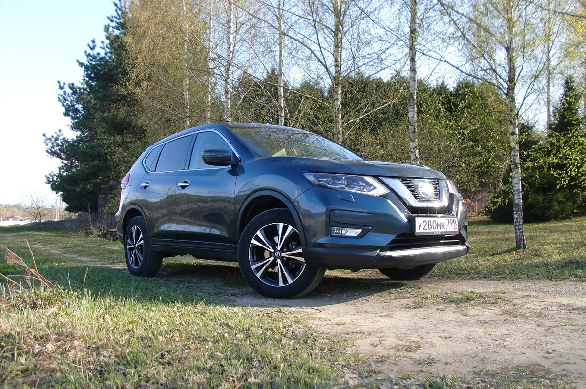 Nissan X-Trail. Автор отзыва не прислал фото своего автомобиля, для иллюстрации использована фотография  из архива CarExpert.ru
