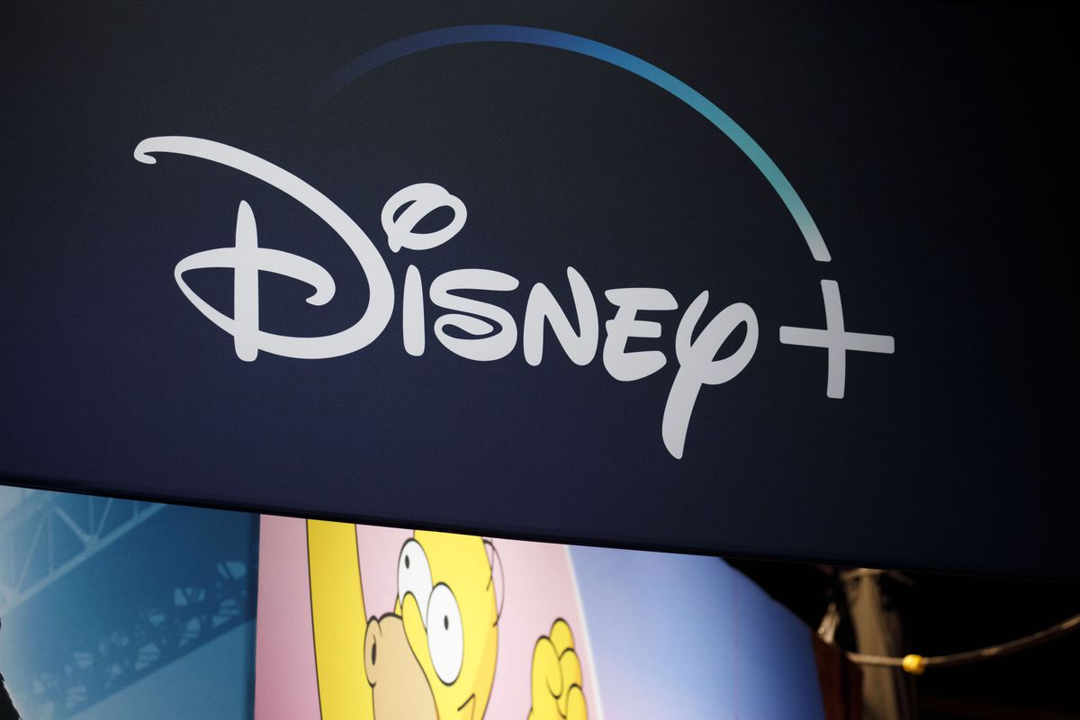 New disney plus logo. Стриминговый сервис Disney+. Дисней плюс. Платформа Disney+. Disney+ логотип.