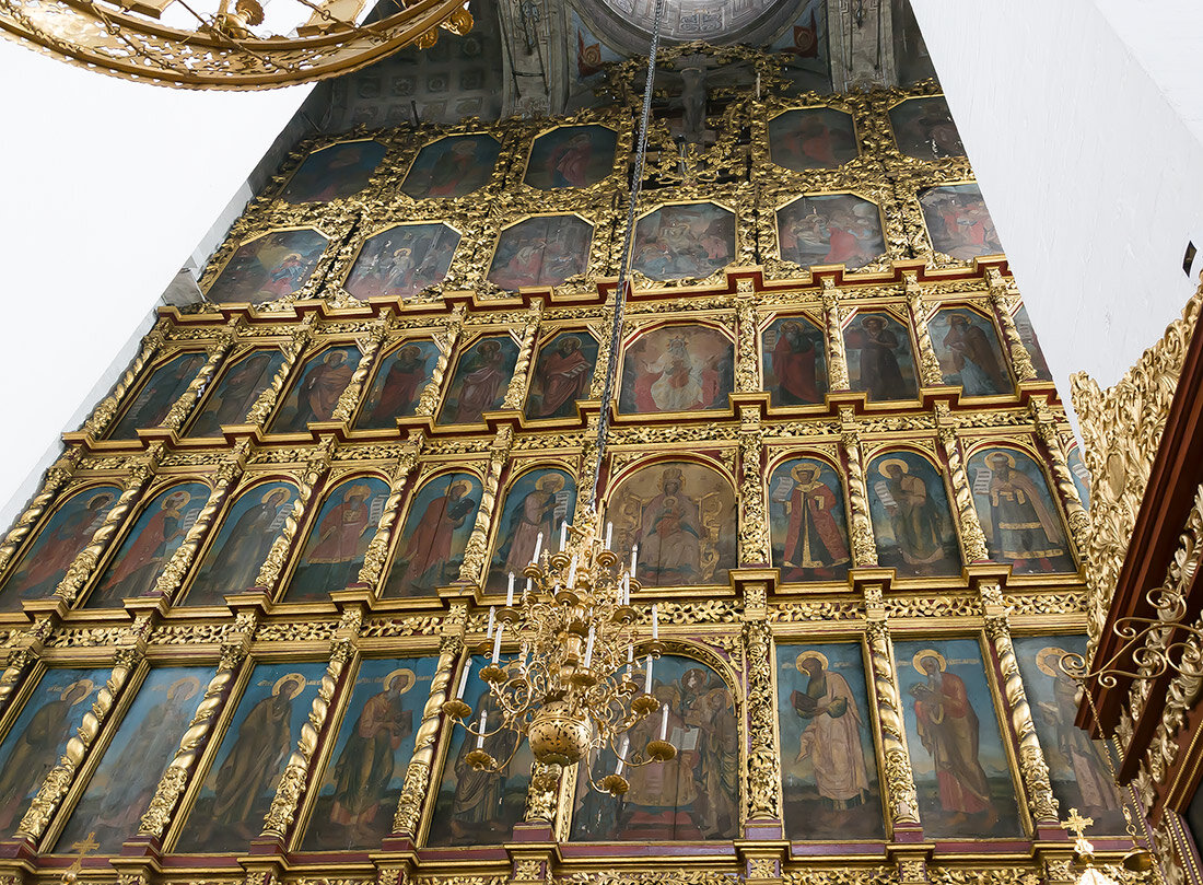 Фото собственного авторства. Иконостас верхнего храма.