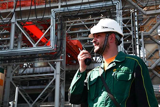 Выгляжу я в робе и каске примерно так. Только хуже.