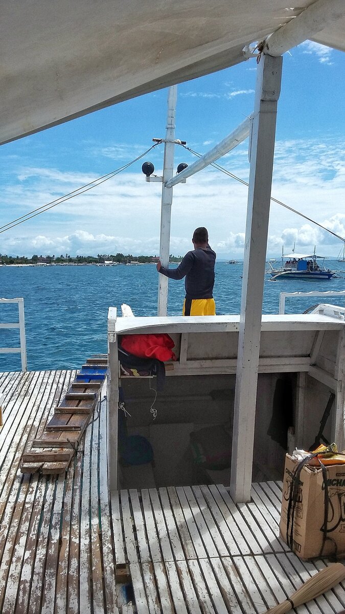 По пути на остров Малапаскуа из порта на филиппинском острове Себу