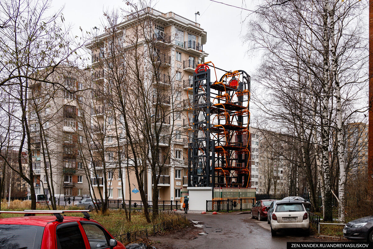 первая вертикальная парковка в Петербурге