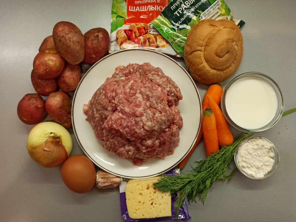 Фарш домашний, морковь, яйцо, лук репчатый, хлеб белый, чеснок, картофель, сыр, укроп, сливки, мука, приправа к мясу, приправа трав