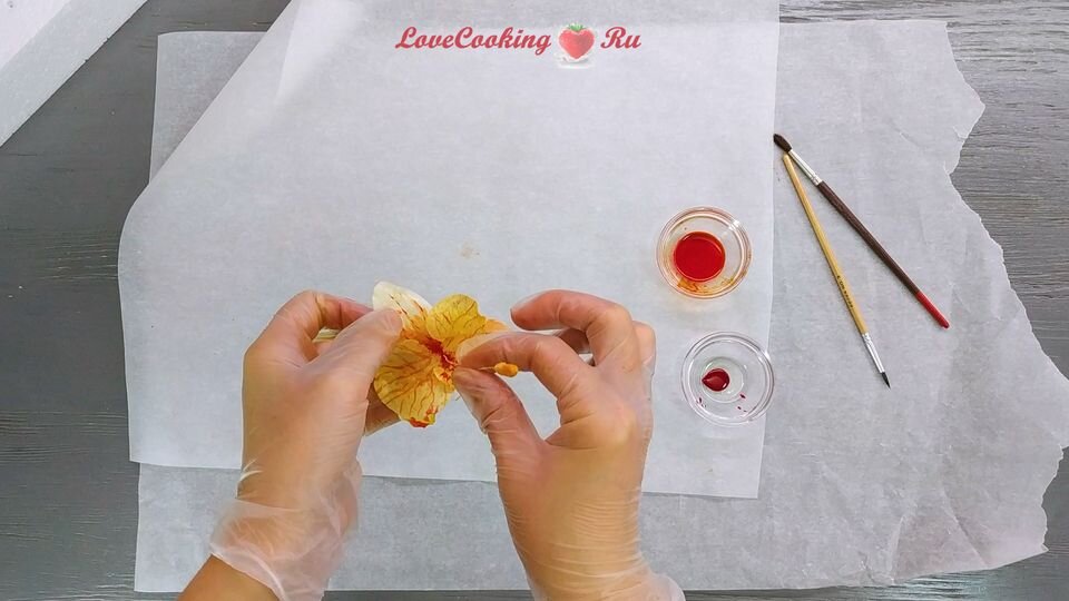 Как покрасить вафельную бумагу. Печать на тонкой вафельной бумаге. Цветы из съедобной бумаги. Вафельные цветы для торта. Букет из вафельной бумаги мк.