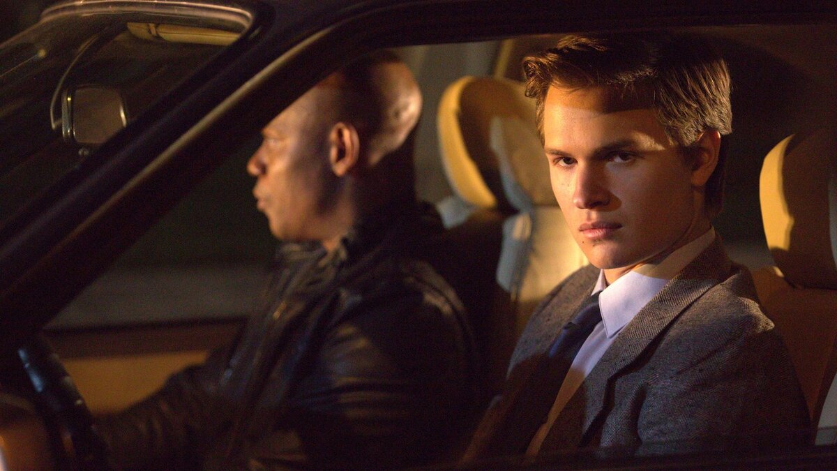 9. Энсел Элгорт: кадр из фильма «Клуб миллиардеров»