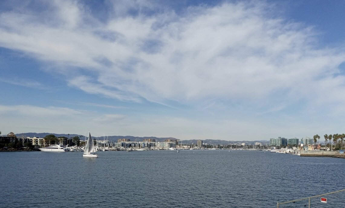 Марина Дел Рэй  расположена практически в центре города. И таких яхтеных Марин в Лос-Анджелесе немало.