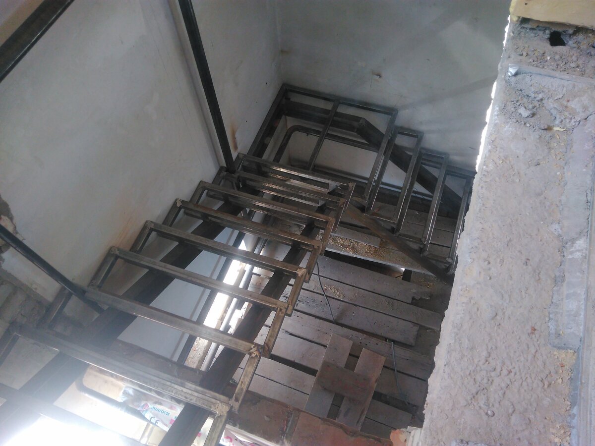 Как крепить деревянные ступени к бетонной лестнице: монтаж, установка