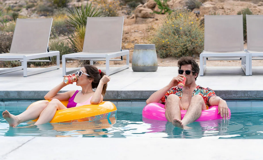 Кадр из фильма Палм-Спрингс/Зависнуть в Палм-Спрингс/Palm Springs
